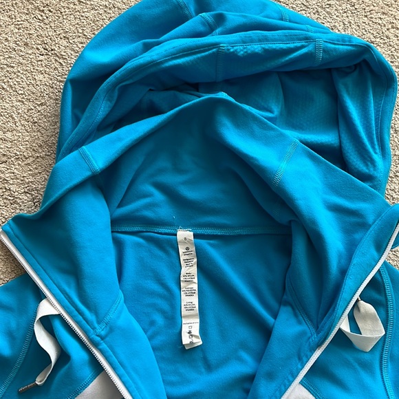 Lululemon hooded in stride jacket size 8 - Picture 5 of 5